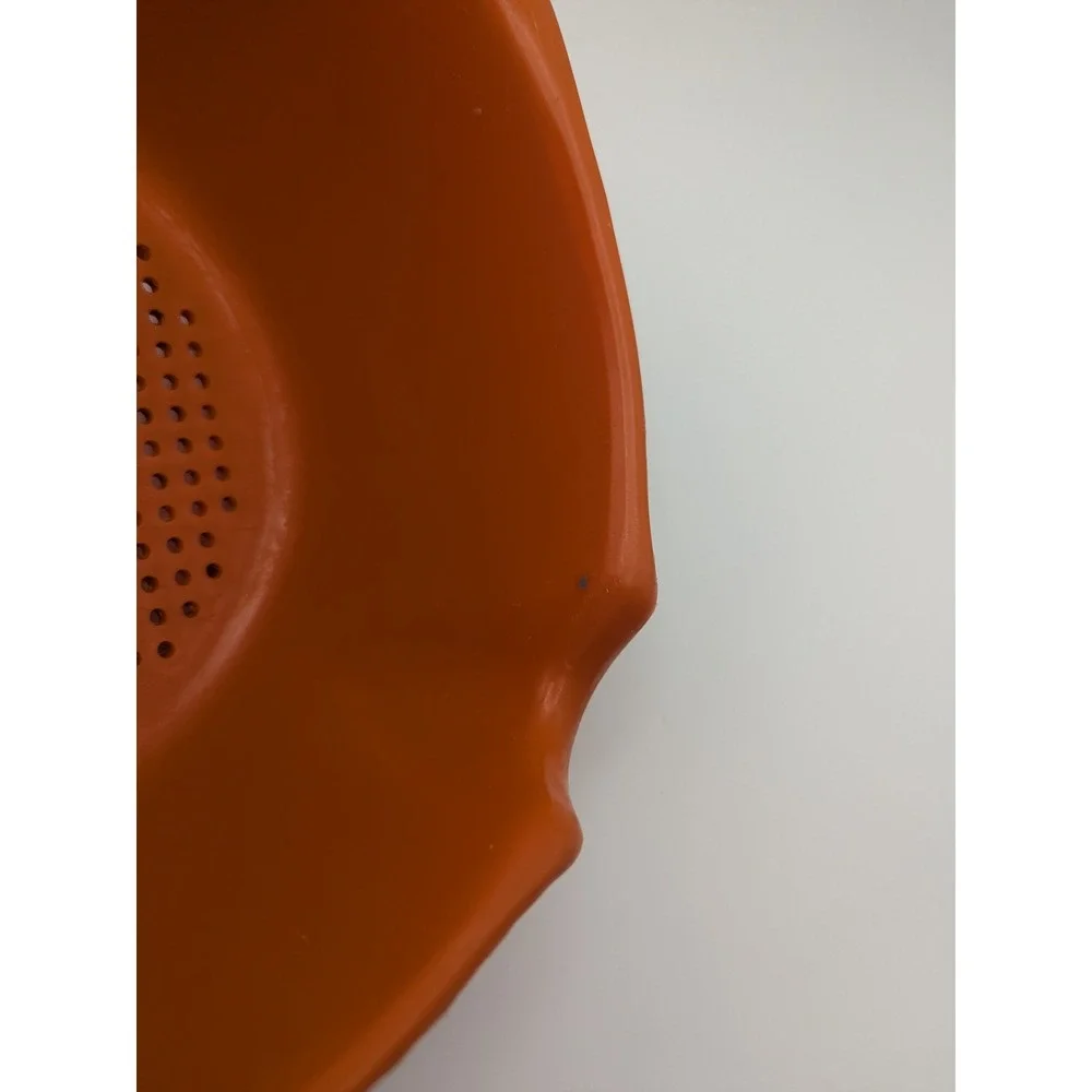 Rubbermaid Orange Plastic Vintage Handheld Colander Strainer 2 Spout 2930 Retro